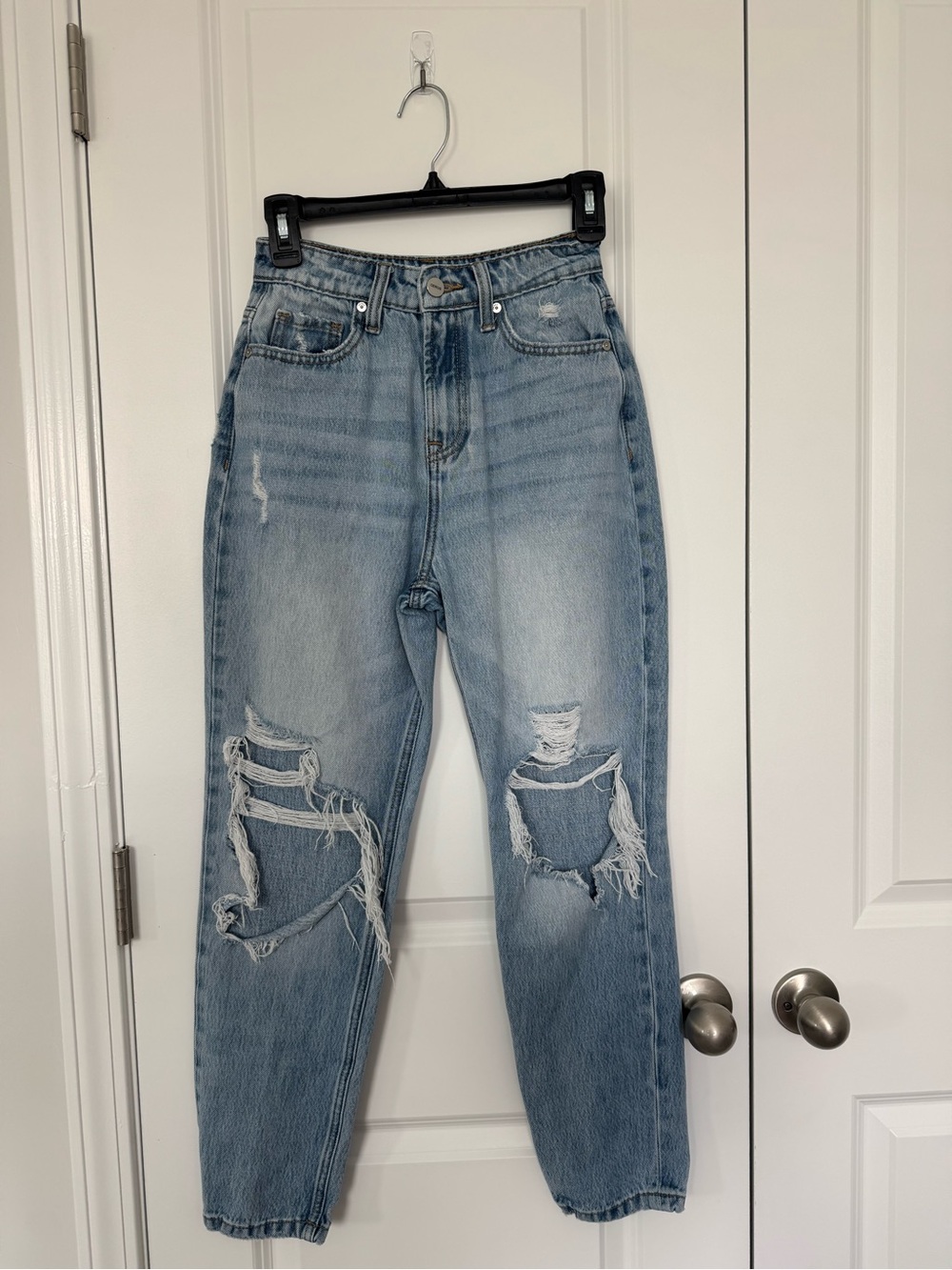 Ceros Light Wash Distressed Boyfriend Jeans for Women